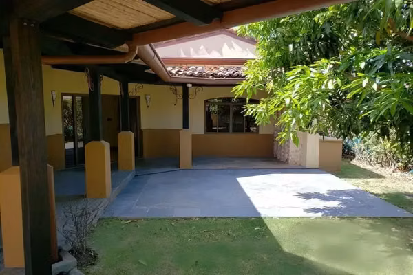 VENTA / ¡Majestuosidad y Exclusividad en Santa Ana! Su Refugio Soñado le Espera