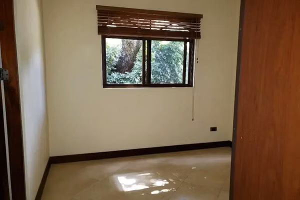 VENTA / ¡Majestuosidad y Exclusividad en Santa Ana! Su Refugio Soñado le Espera