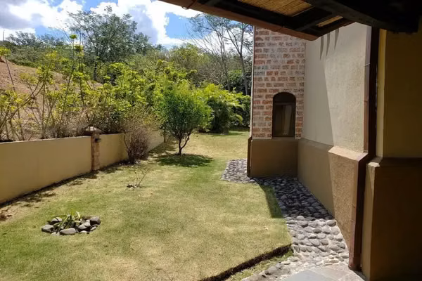 VENTA / ¡Majestuosidad y Exclusividad en Santa Ana! Su Refugio Soñado le Espera