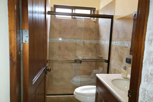 VENTA / ¡Majestuosidad y Exclusividad en Santa Ana! Su Refugio Soñado le Espera