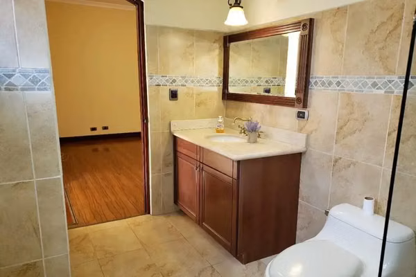 VENTA / ¡Majestuosidad y Exclusividad en Santa Ana! Su Refugio Soñado le Espera