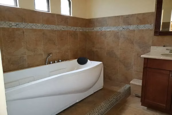 VENTA / ¡Majestuosidad y Exclusividad en Santa Ana! Su Refugio Soñado le Espera