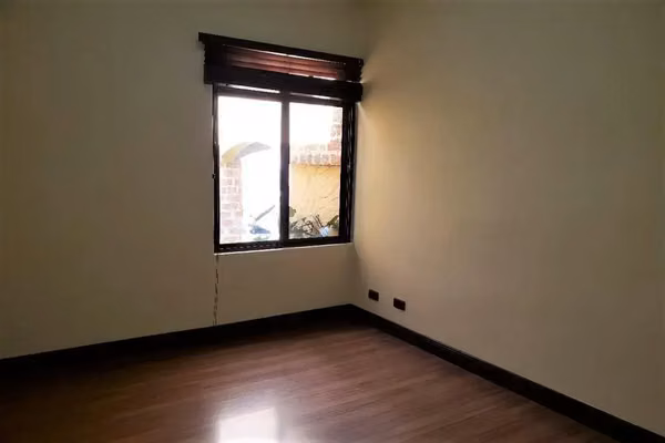 VENTA / ¡Majestuosidad y Exclusividad en Santa Ana! Su Refugio Soñado le Espera