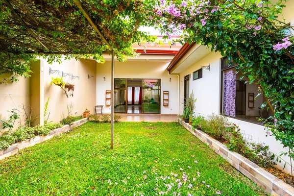 BEAUTIFUL HOME FOR SALE IN SAN RAMÓN, ALAJUELA – IDEAL FOR LIVING OR INVESTMENT