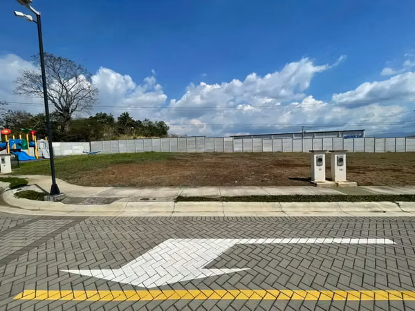 Lot for sale in Grecia, strategically located just 3 minutes from Route 1 and 5 minutes from the free trade zone.