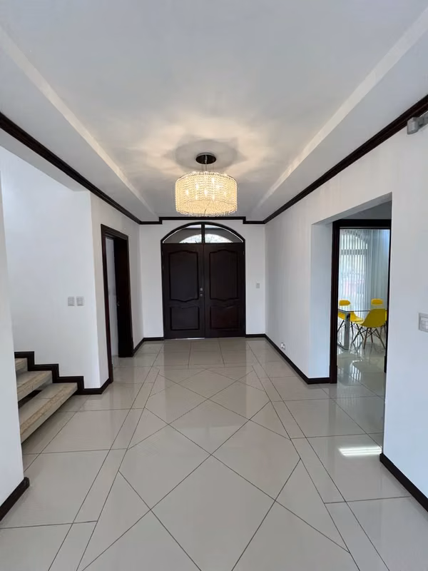 Excepcional Residencia de Lujo en Colinas de Montealegre | 4 Habitaciones | Lote de 955 m²