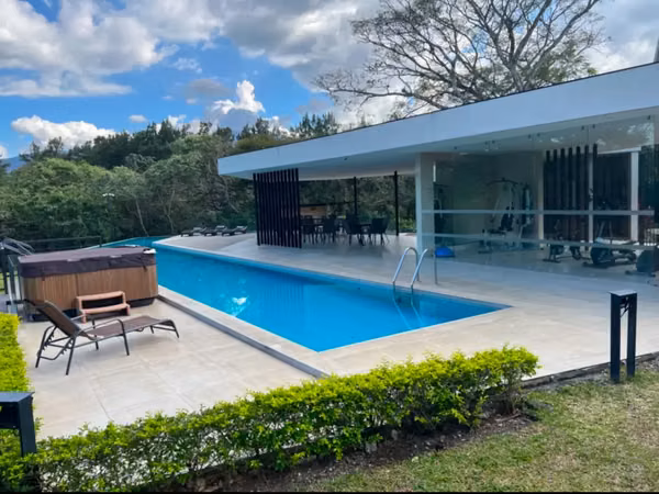Condominio Moderno en Venta en Lindora 43, Santa Ana