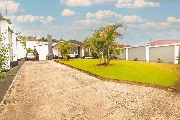 EXCLUSIVE LUXURY HOME IN SAN RAMÓN – GATED COMMUNITY