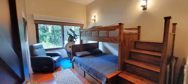 Casa de Lujo en Heredia: Diseño Moderno, Amplio Jardín y Acabados de Primera
