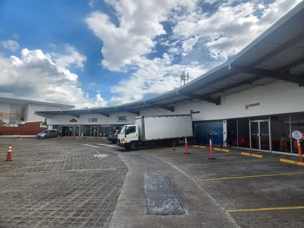 Ofibodega Comercial Estratégica en Escazú con Amplio Parqueo y Vigilancia 24/7