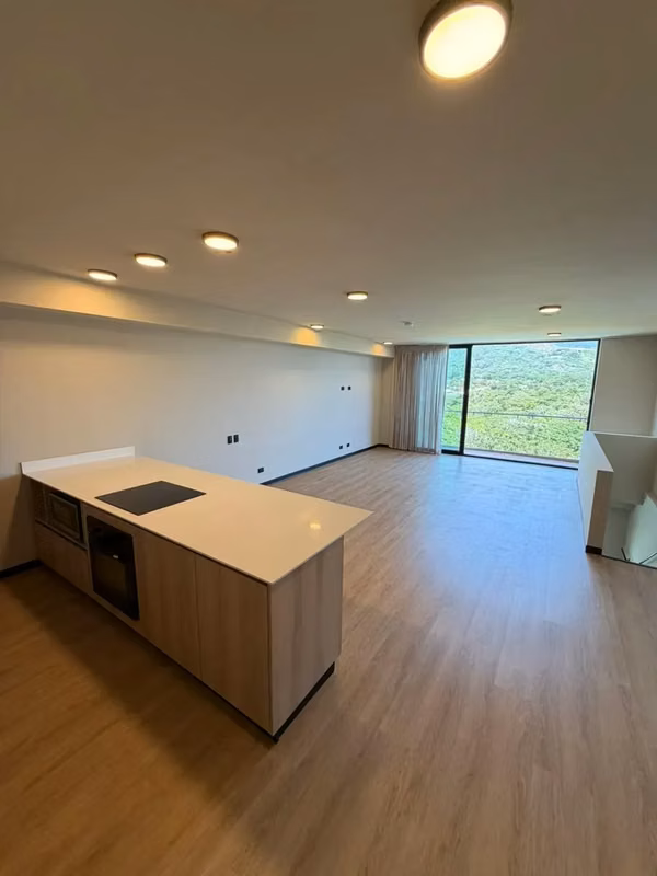 Residencia de Lujo en Santa Ana con Vistas a la Montaña, Piscina Privada y Amenidades de Resort
