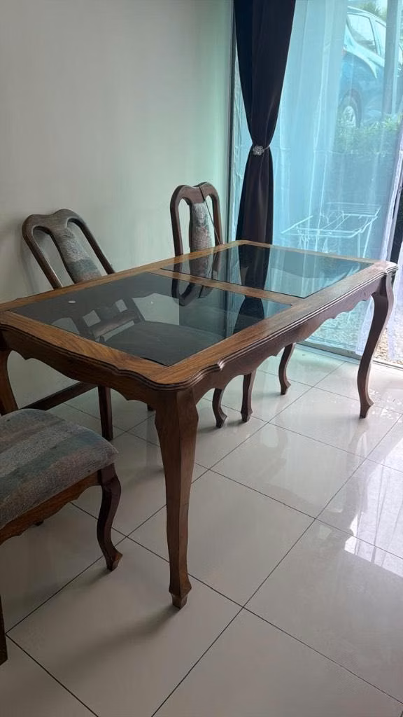 Mesa estilo vintage para 6 espacios (No incluye sillas)