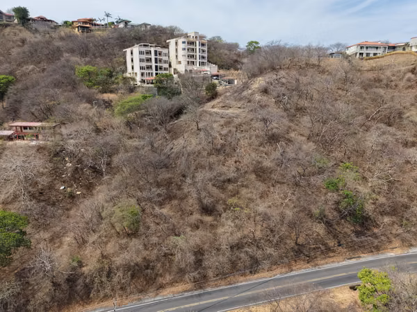 Lote con Vista al Mar Ideal para un Desarrollo de 6 Unidades en Playa Hermosa