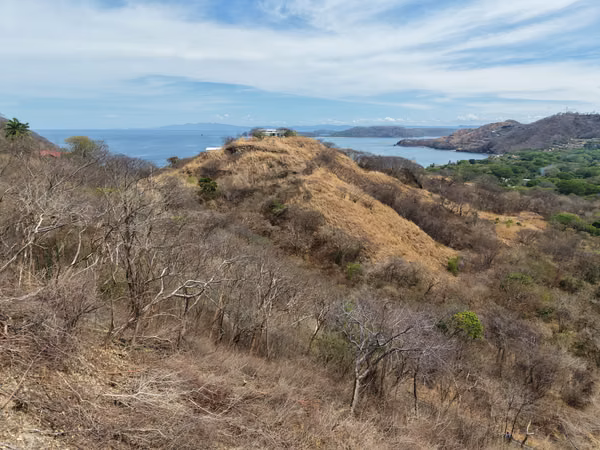 Lote con Vista al Mar Ideal para un Desarrollo de 6 Unidades en Playa Hermosa