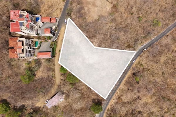 Lote con Vista al Mar Ideal para un Desarrollo de 6 Unidades en Playa Hermosa