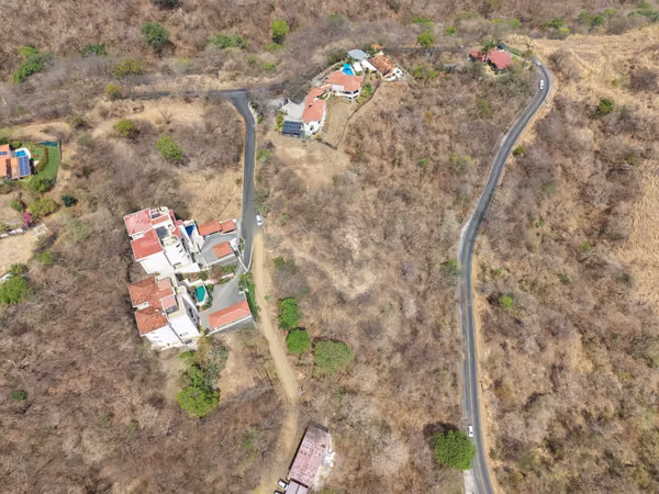 Lote con Vista al Mar Ideal para un Desarrollo de 6 Unidades en Playa Hermosa