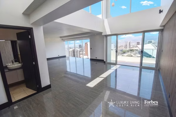 21499 - Penthouse 322 m², 2 Levels, View of the National Stadium and La Sabana