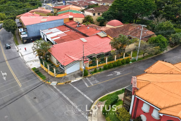 Casa Independiente con Uso de Suelo Mixto en Guayabos, Curridabat, Cód. AJ065