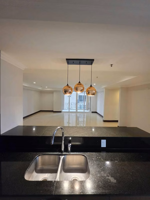 SE ALQUILA AMPLIO APARTAMENTO EN SABANA SUR