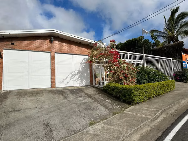Beautiful Single-Level Home in Escazú