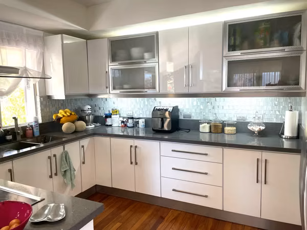 VENTA / Espectacular Residencia Multifuncional con Vistas Panorámicas en San Antonio, Escazú