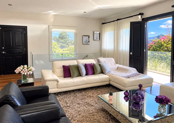 VENTA / Espectacular Residencia Multifuncional con Vistas Panorámicas en San Antonio, Escazú