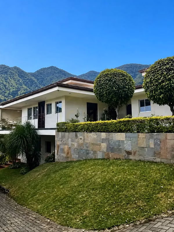 VENTA / Espectacular Residencia Multifuncional con Vistas Panorámicas en San Antonio, Escazú