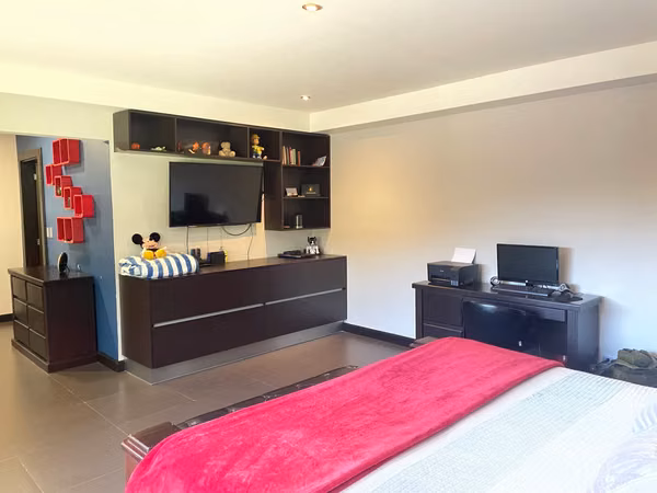 VENTA / Espectacular Residencia Multifuncional con Vistas Panorámicas en San Antonio, Escazú
