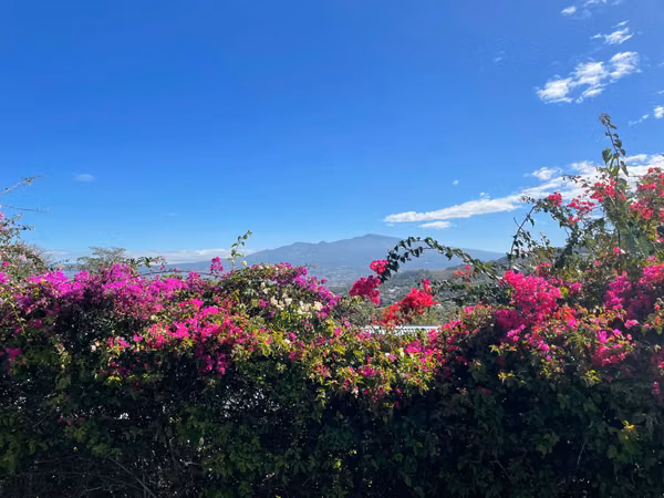VENTA / Espectacular Residencia Multifuncional con Vistas Panorámicas en San Antonio, Escazú