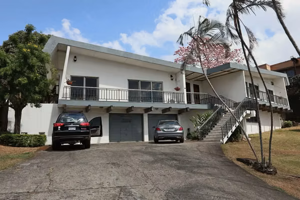 Versatile 10-Bedroom Rental for Commercial/Residential Use in a Prime San José Metro Area Location.