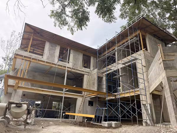 Residencia contemporánea en condominio — de Escazú