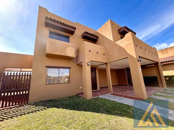 AMPLIA CASA EN VENTA EN HERMOSO CONDOMINIO SAN JOAQUÍN DE FLORES, HEREDIA.