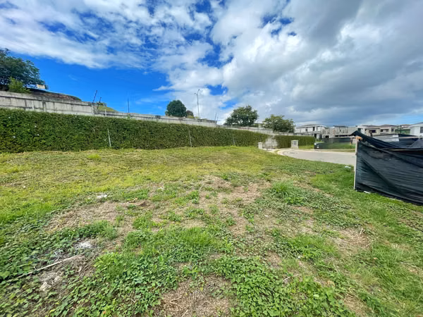 Lote esquinero en venta en Condominio-Curridabat! P640