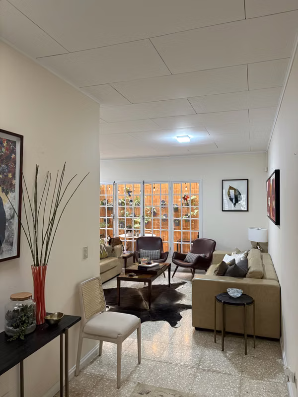 ALQUILER DE CASA MUY AMPLIA EN YOSES SUR $2000