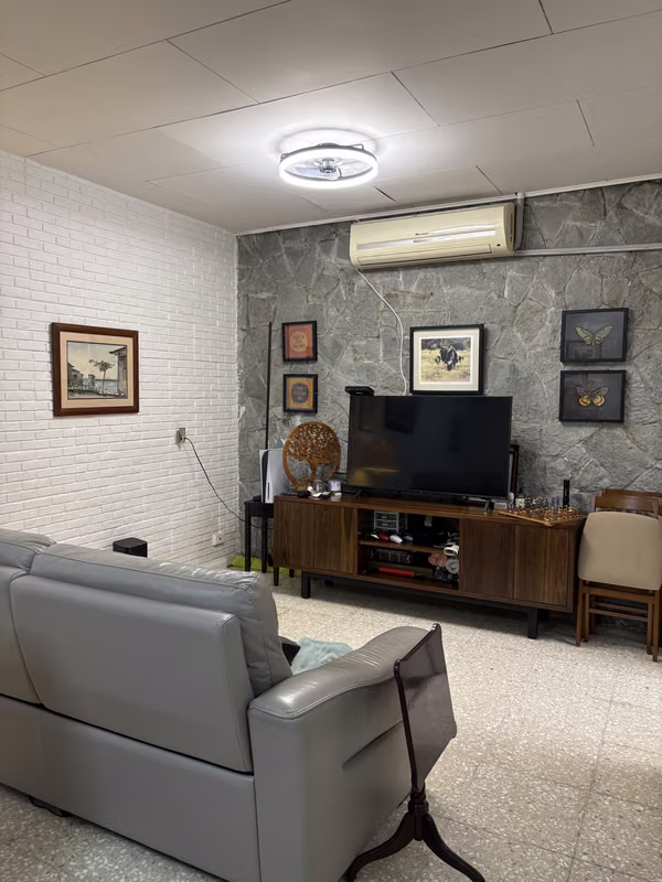 ALQUILER DE CASA MUY AMPLIA EN YOSES SUR $2000