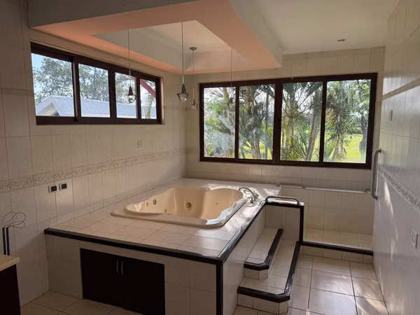 Vendo la mejor casa de Cariari con vista al campo de golf