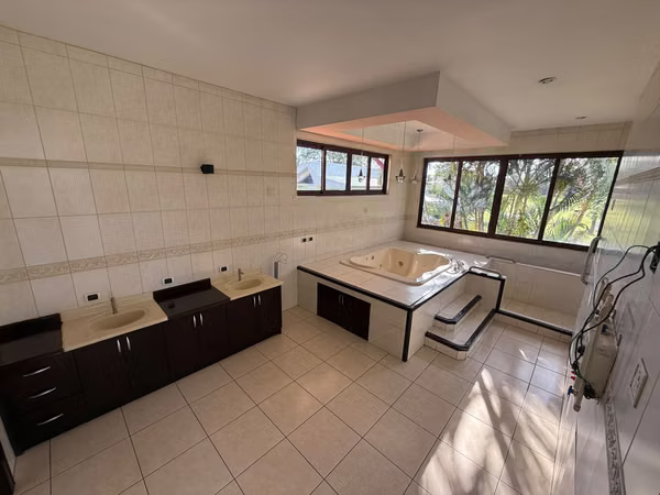 Vendo la mejor casa de Cariari con vista al campo de golf