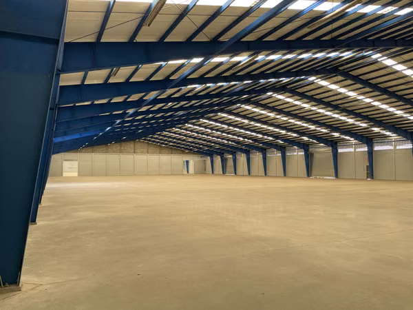 ALQUILA BODEGA DE 1640 m2 EN LA URUCA USO INDUSTRIAL A PARTIR DE MARZO 2027