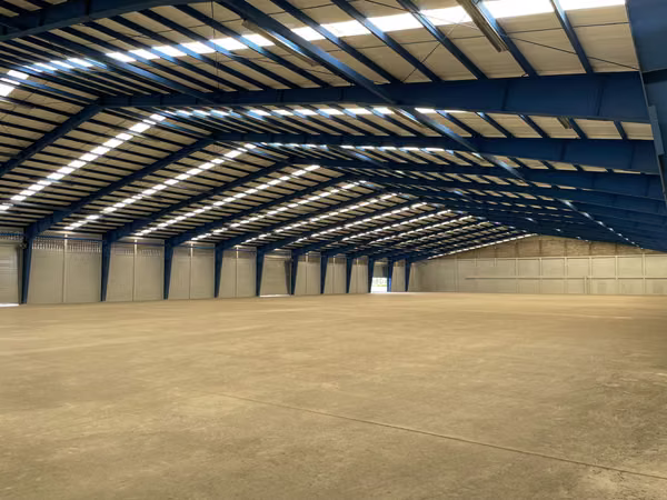 ALQUILA BODEGA DE 1640 m2 EN LA URUCA USO INDUSTRIAL A PARTIR DE MARZO 2027