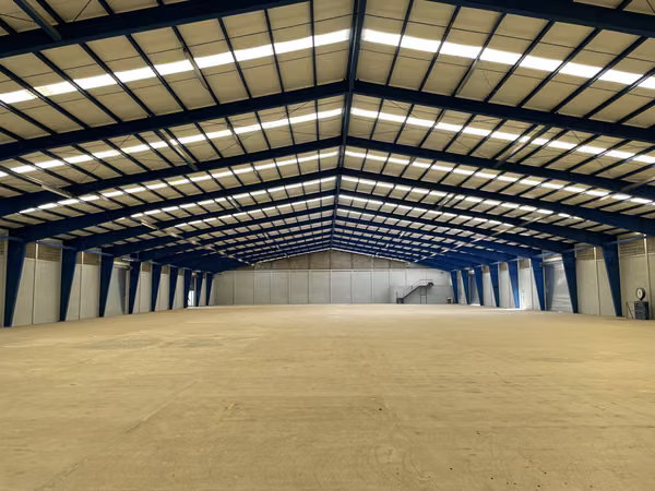 ALQUILA BODEGA DE 1640 m2 EN LA URUCA USO INDUSTRIAL A PARTIR DE MARZO 2027
