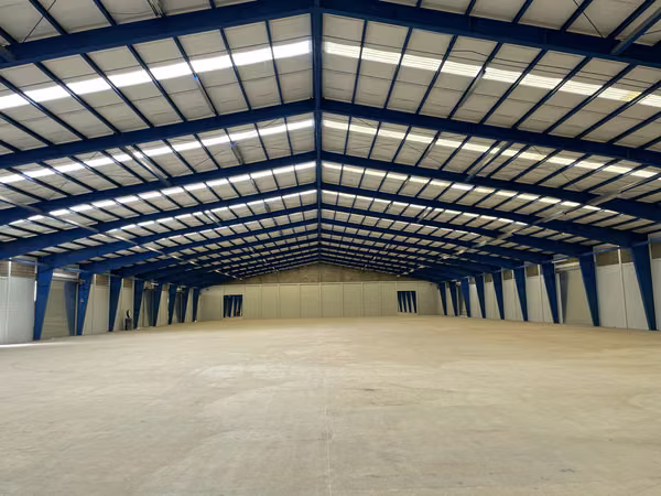 ALQUILA BODEGA DE 1640 m2 EN LA URUCA USO INDUSTRIAL A PARTIR DE MARZO 2027