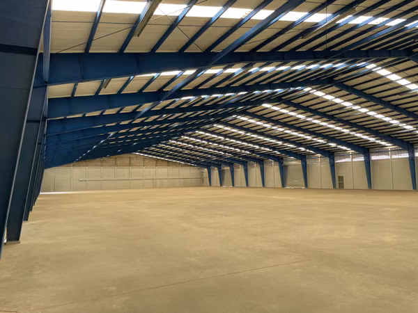 ALQUILA BODEGA DE 1640 m2 EN LA URUCA USO INDUSTRIAL A PARTIR DE MARZO 2027