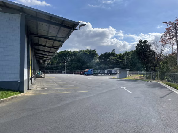 ALQUILA BODEGA DE 1640 m2 EN LA URUCA USO INDUSTRIAL A PARTIR DE MARZO 2027
