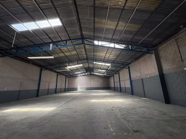 Se alquila Bodega Tibas