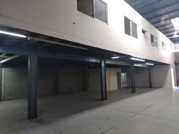 Bodega en Alquiler en Uruca 453 m² con Mezanine