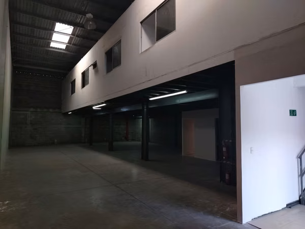 Bodega en Alquiler en Uruca 453 m² con Mezanine