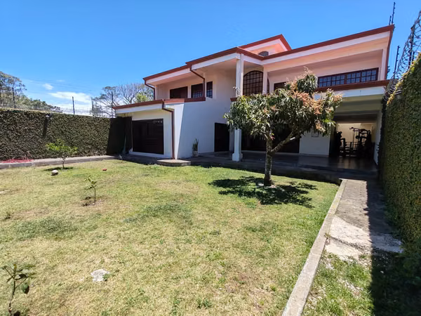Alquiler de Elegante casa Familiar en Santo Domingo de Heredia