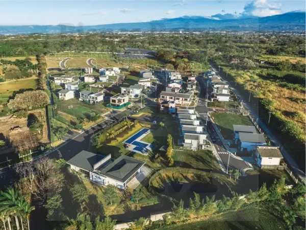 Se Vende Lote en Condominio Villa del Sol (299 Metros)