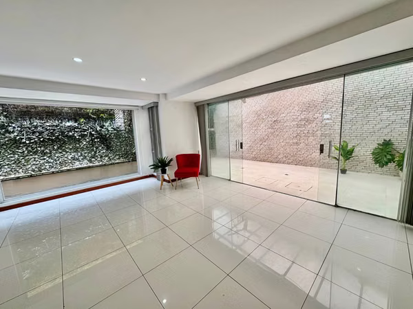 SANTA ANA! MODERNA CASA de 3NIVELES/ 4HAB/4.5 BAÑOS Y 2 TERRAZAS
