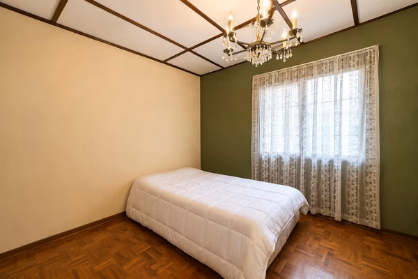 Venta de casa en El Prado de Curridabat 4Hab + Hab Servicio + 2 Oficina
